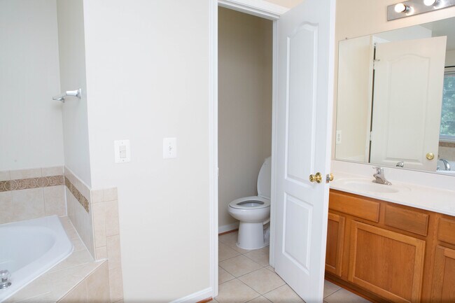 Building Photo - 2829 Forest Run Dr