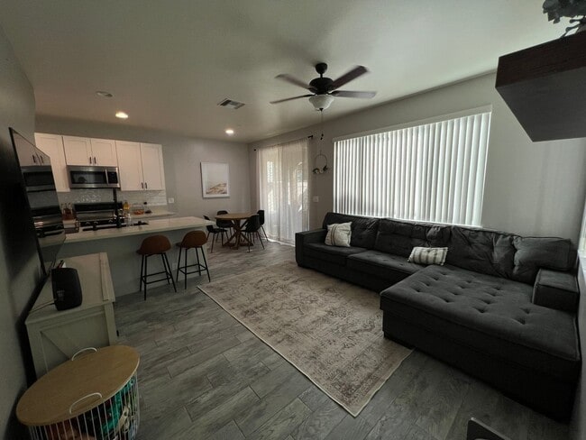 Building Photo - For Rent - [Laulani Trades] 91-1001 Keaunu...