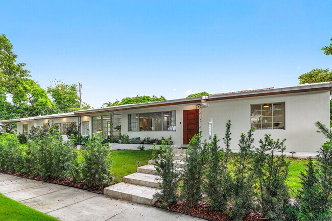 Building Photo - 2330 Lake Ave