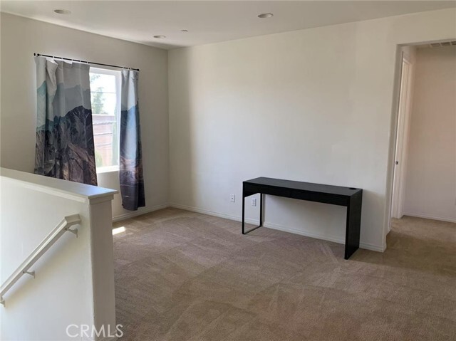 Building Photo - 658 Calle Valle