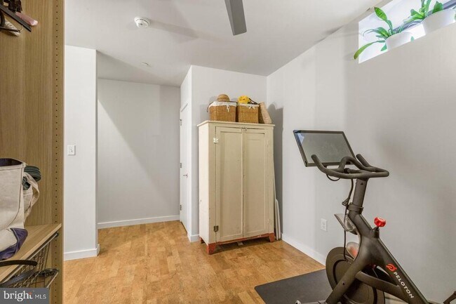 Building Photo - 1306 Hope St