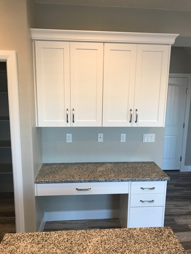 Building Photo - Very nice Townhouse in Santa Clara, with a POOL!!