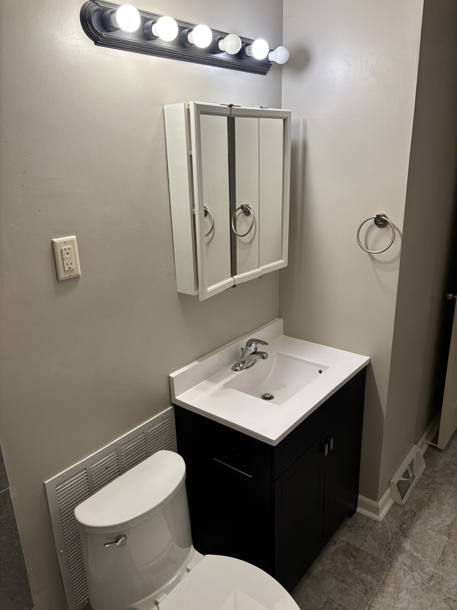 Building Photo - 1505 Benton St