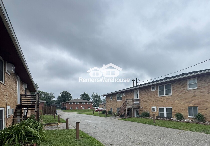 Building Photo - 110 NW College Ave