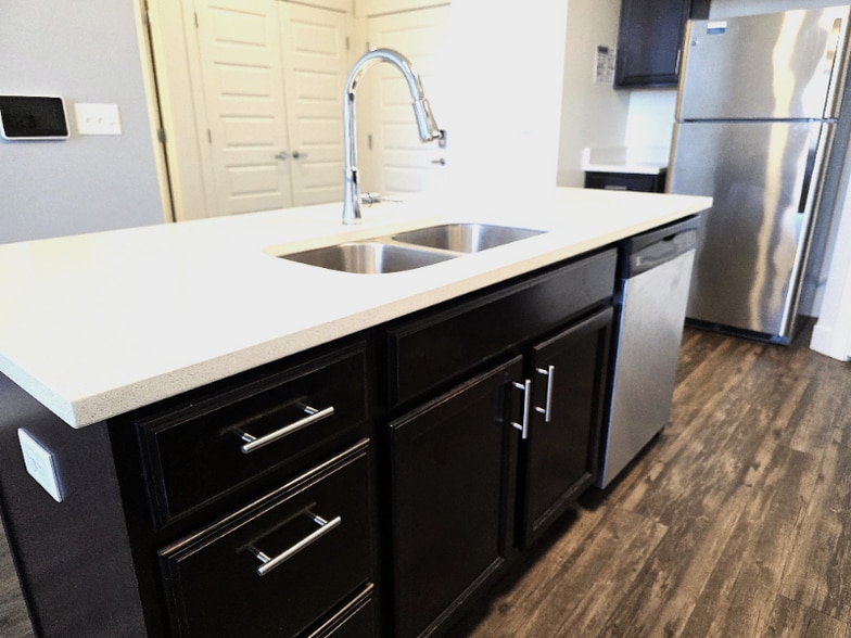 Building Photo - 196 W Vine St