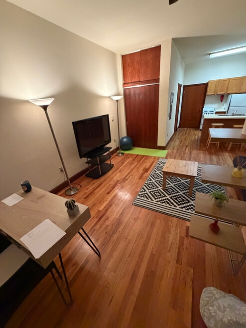 Building Photo - 402 W Dayton St