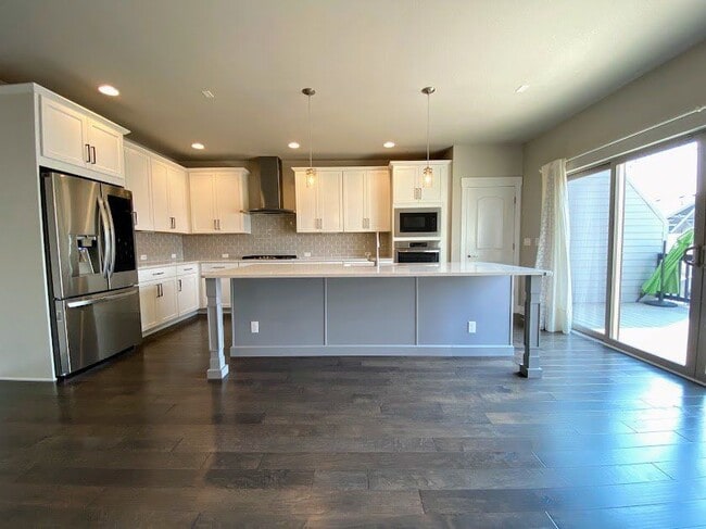 Building Photo - 5447 Valentia St