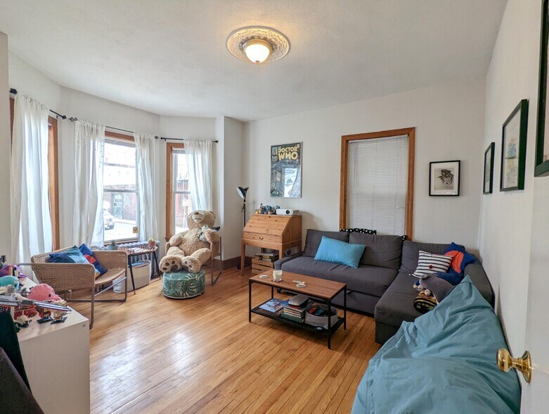 Building Photo - 392 Washington St