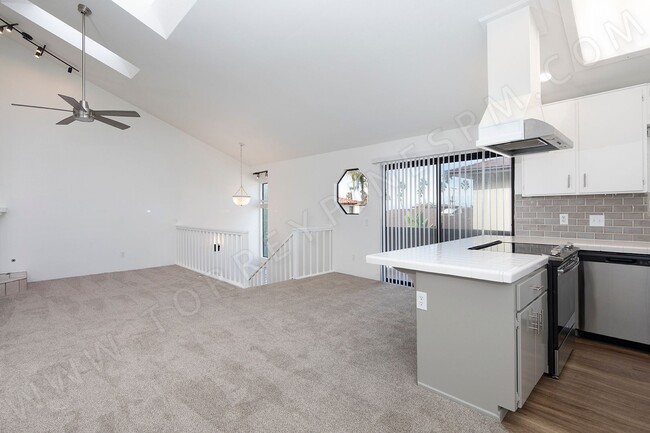 Building Photo - OPEN HOUSE: 12/13 1-2PM ~ 3BR Townhome with Garage, 1 BLOCK from Ocean!