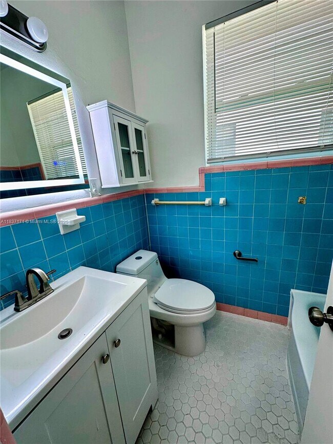 Building Photo - 9056 Collins Ave