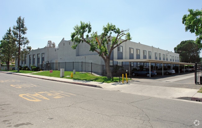 Building Photo - Shadow Mountain Apartments