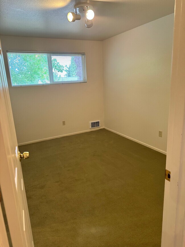 Building Photo - 5707 Sunset Ln