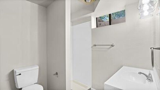 Building Photo - 10420/10422 E Mission Ave