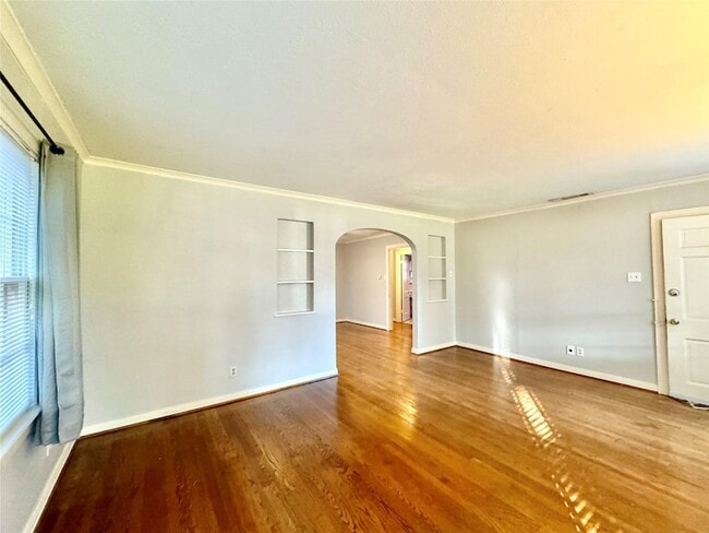 Building Photo - 5511 Longview St