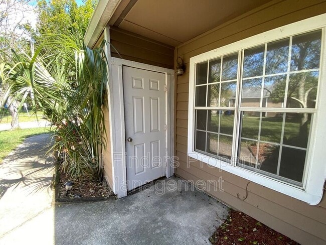 Building Photo - 11866 Ashbrook Cir N