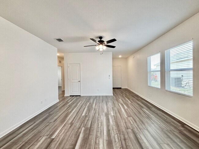 Building Photo - 5227 Hickory Pl