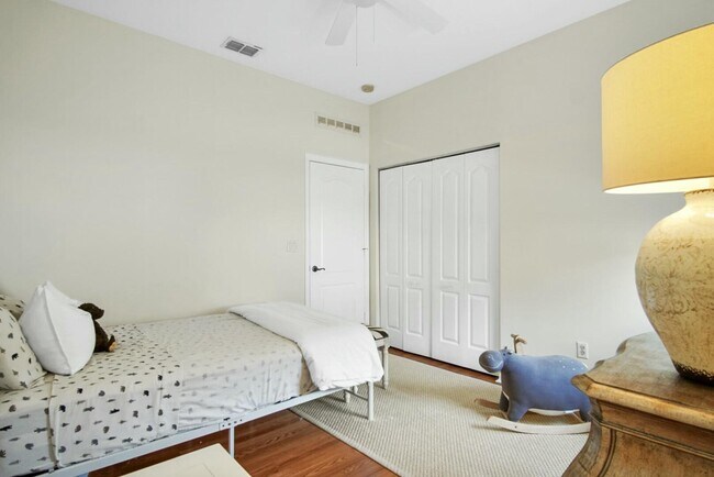 Building Photo - 9772 SW Eastbrook Cir