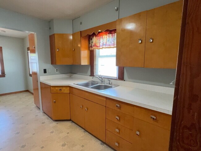 Building Photo - 2125 N Purdum St