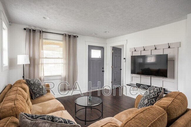 Building Photo - 1740 S Randolph St