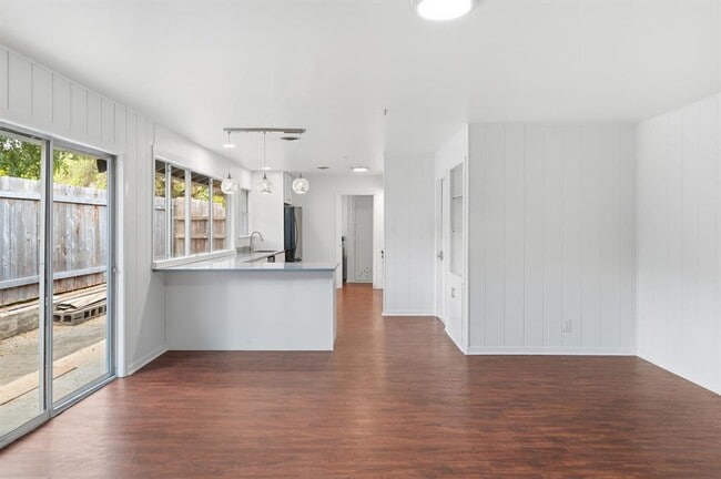 Building Photo - 6108 Cherrylawn Cir