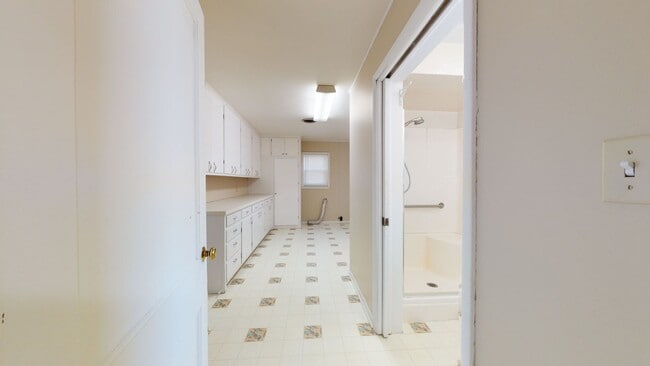 Building Photo - 3 Bedroom, 2 Bathroom House with Attached Double Garage