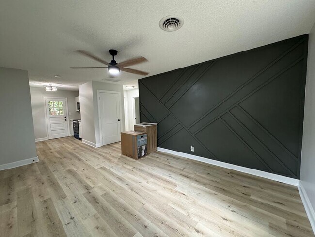 Building Photo - Charming Newly Renovated Home in Greensbor...