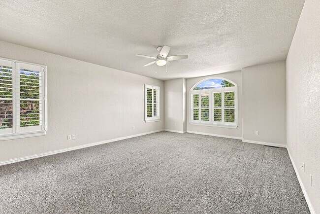 Building Photo - $3,040.95, 6 bed, 4 bath located in Colorado Springs