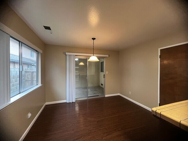 Building Photo - 1116 N Gem St