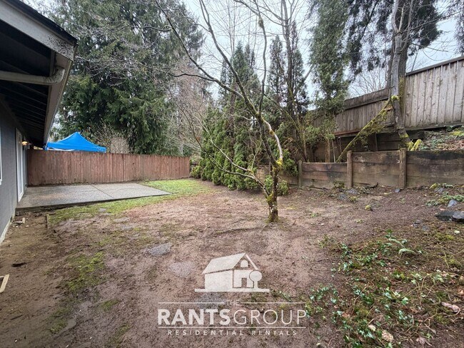 Building Photo - 832R