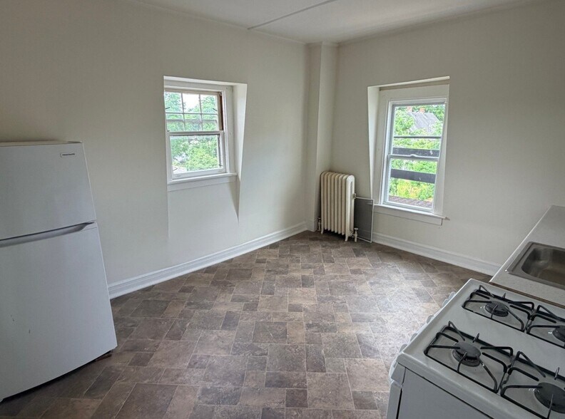 Building Photo - 46 Windham St