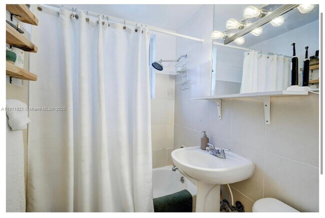 Building Photo - 320 80th St