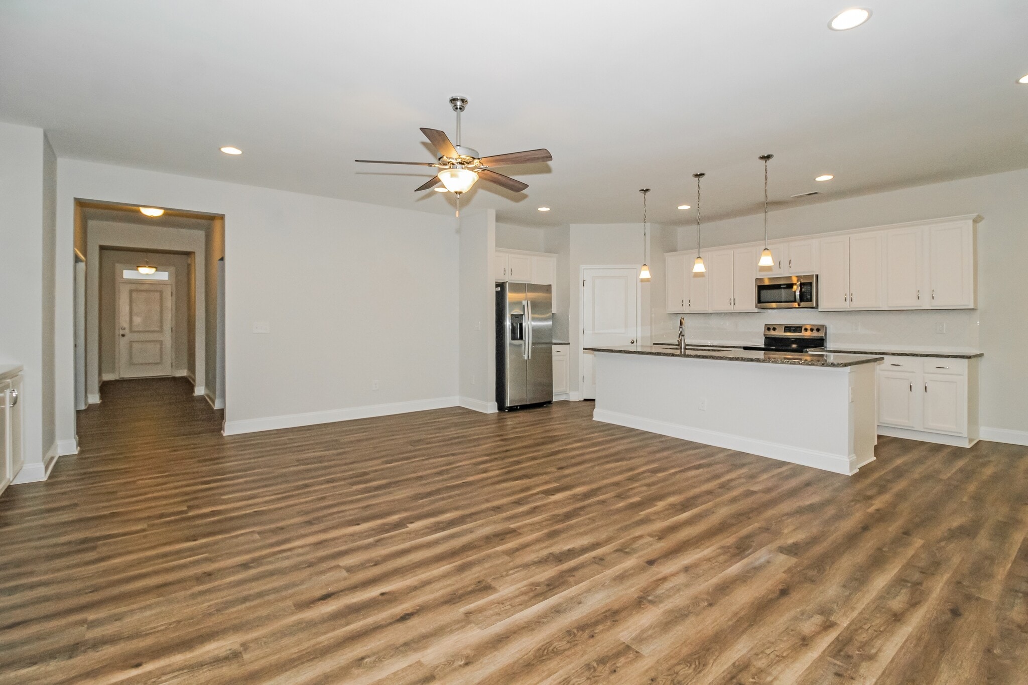 Building Photo - 1600 Carmelina Dr SE