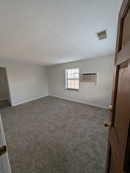 Building Photo - 515 Corona Ave