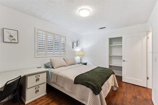 Building Photo - 116 Willow Ave