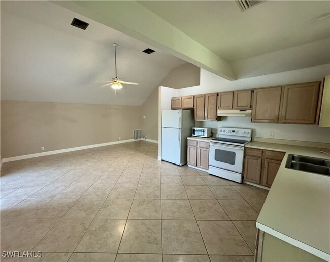 Building Photo - 6560 Sandalwood Ln