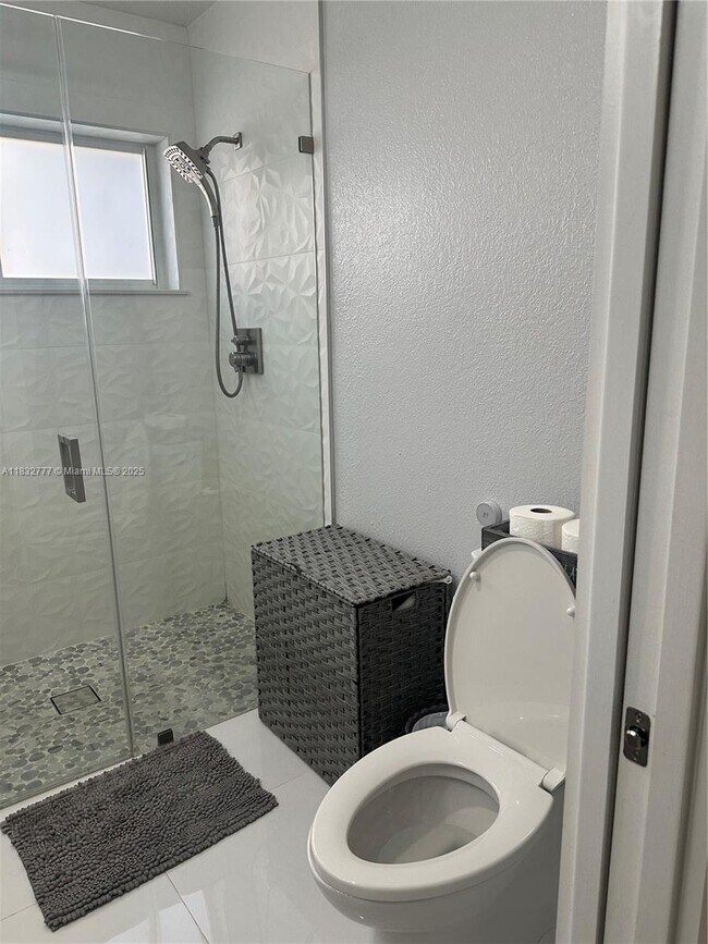 Building Photo - 541 SW 89th Ct
