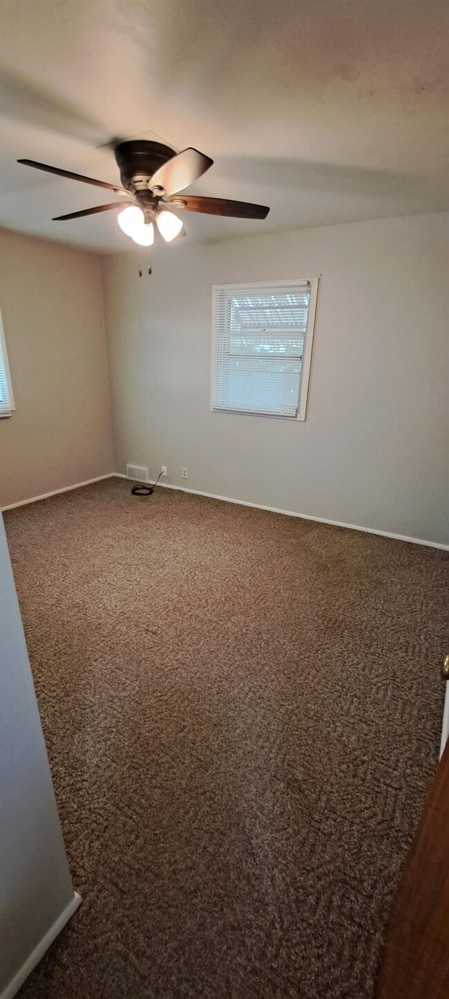 Building Photo - 1214 S Saxby Ave