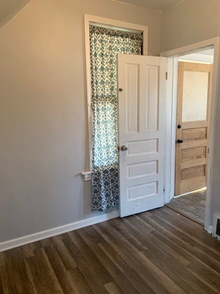 Smaller 3rd BR - View 2 - 4933 W Medill Ave