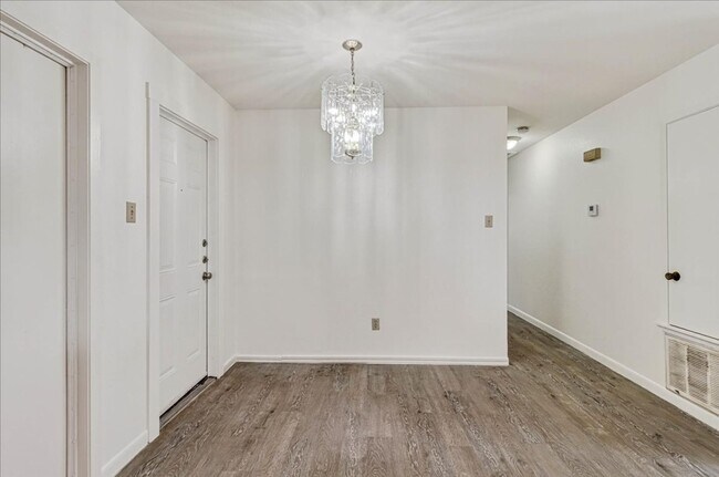 Building Photo - 1622 La Joya St