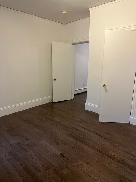 Building Photo - 509 Medford St