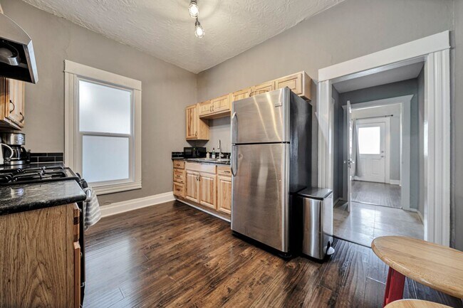 Building Photo - 712 S 900 E