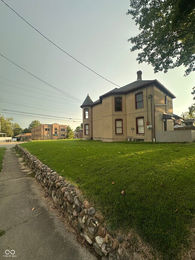Primary Photo - 4626 E Washington St