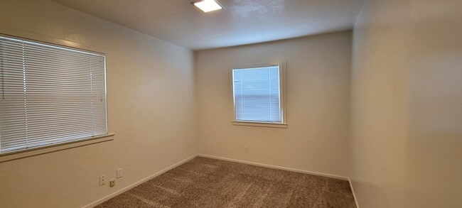 Building Photo - Westside 2 Bedroom 1 Bath House