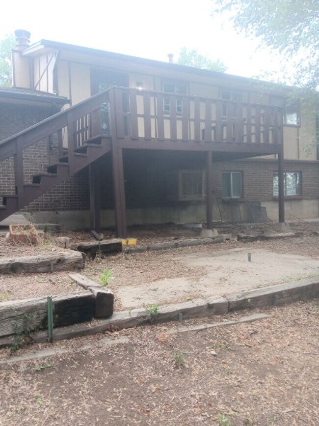 Building Photo - 460 S Owens St