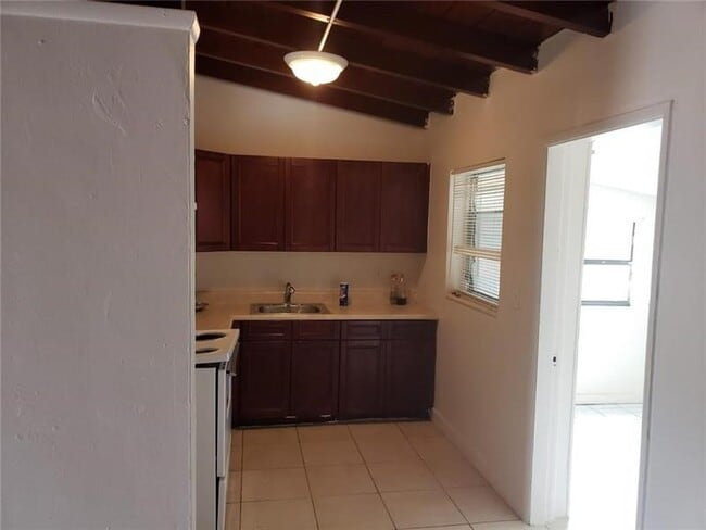 Building Photo - 1524 NW 19th Ave