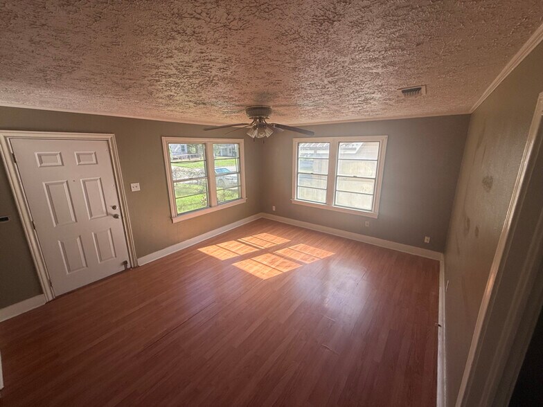 Building Photo - 418 S Jean Dr