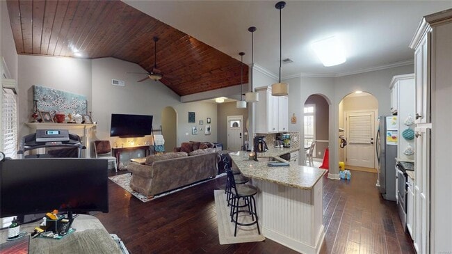 Building Photo - 150 Village Ct