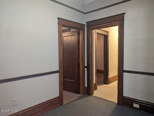 Building Photo - 233 E Pitt St