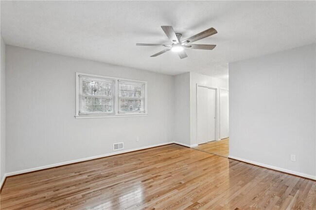 Building Photo - 3436 Brookview Dr