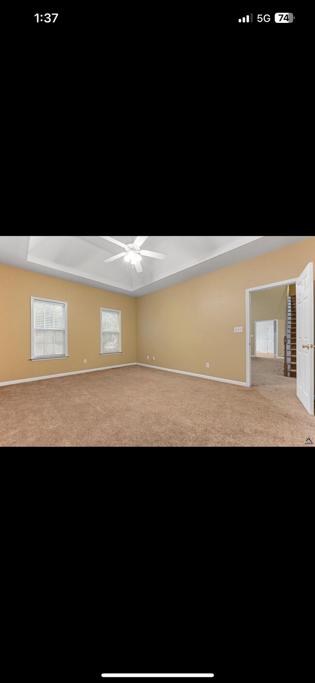 Building Photo - 541 Edgefield Way